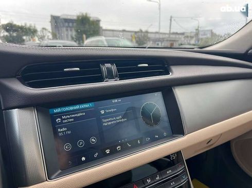 Jaguar XF 2018 - фото 8