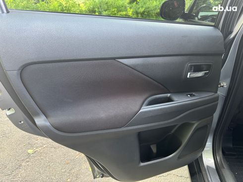 Mitsubishi Outlander 2018 серый - фото 17