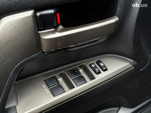 Toyota Land Cruiser 2010 черный - фото 23