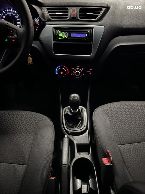 Kia Rio 2012 белый - фото 2