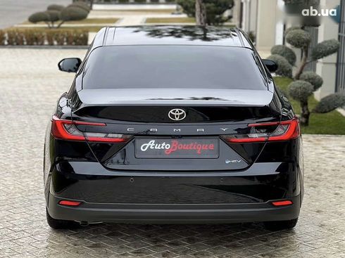 Toyota Camry 2024 - фото 15