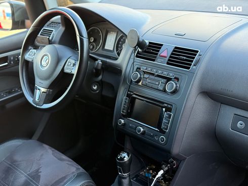 Volkswagen Touran 2010 серый - фото 18