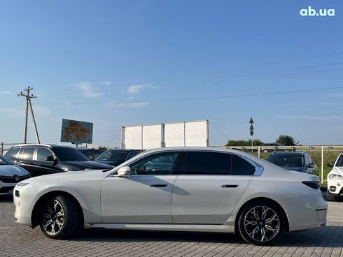 BMW i7 2023 белый - фото 55