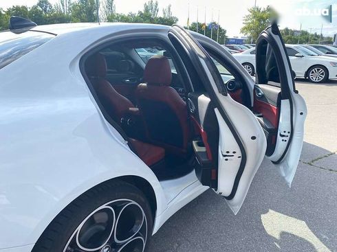 Alfa Romeo Giulia 2018 - фото 17