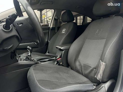 Hyundai Elantra 2016 - фото 9