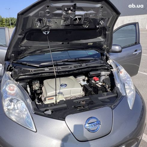 Nissan Leaf 2015 серебристый - фото 9