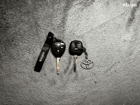 Toyota Avensis 2010 черный - фото 19