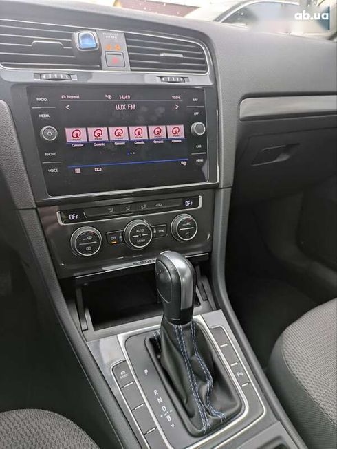 Volkswagen e-Golf 2020 - фото 16