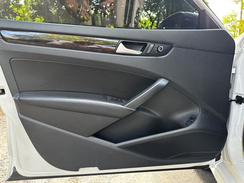 Volkswagen Passat 2014 белый - фото 11