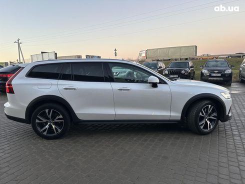 Volvo V60 2021 белый - фото 8