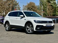 Купити Volkswagen Tiguan бензин бу в Києві - купити на Автобазарі