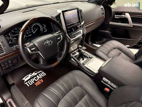 Toyota Land Cruiser 2020 - фото 30