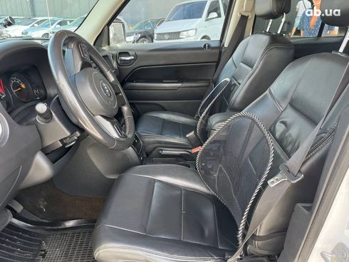 Jeep Patriot 2014 белый - фото 45