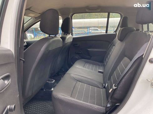 Renault Sandero 2021 - фото 15