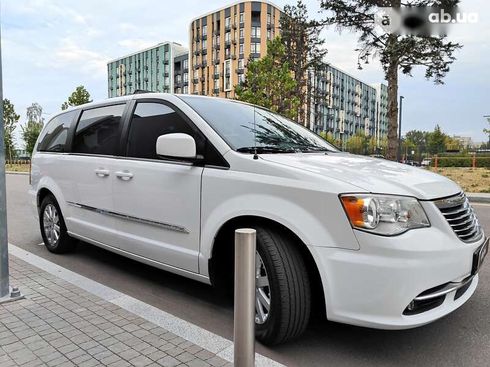 Chrysler town&country 2016 - фото 30