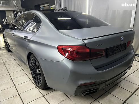 BMW 5 серия 2018 серый - фото 4
