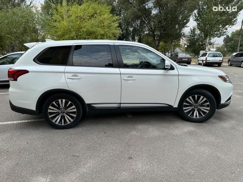 Mitsubishi Outlander 2018 белый - фото 6