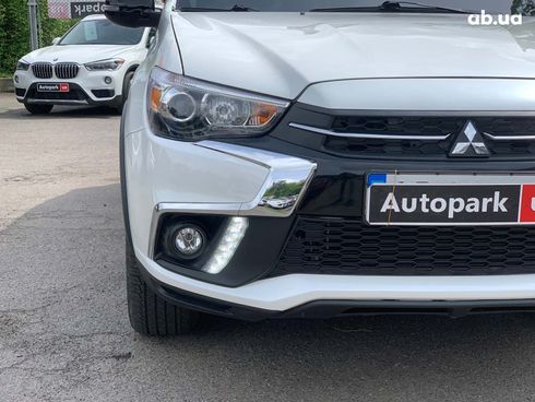 Mitsubishi Outlander 2018 белый - фото 10
