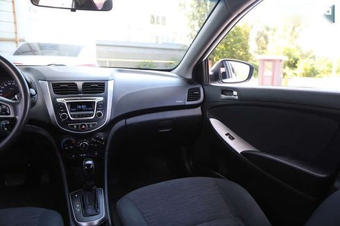 Hyundai Solaris 2016 - фото 15