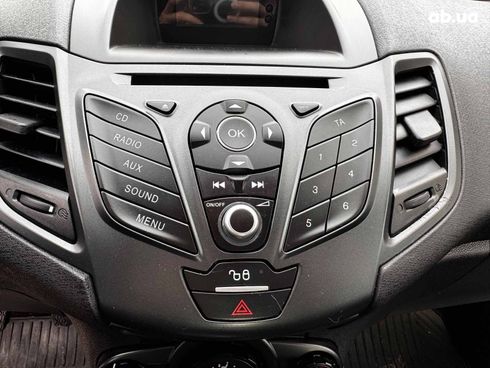 Ford Fiesta 2017 белый - фото 17