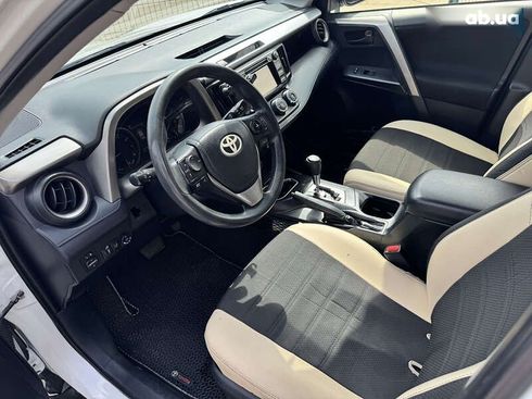 Toyota RAV4 2017 - фото 11