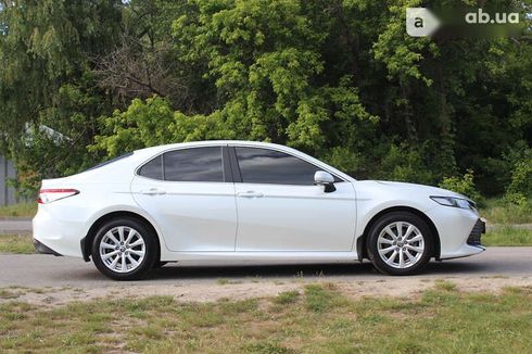 Toyota Camry 2020 - фото 12