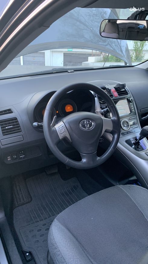 Toyota Auris 2008 серый - фото 19