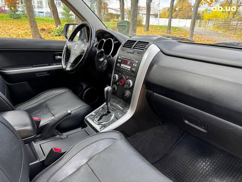 Suzuki Grand Vitara 2010 белый - фото 27