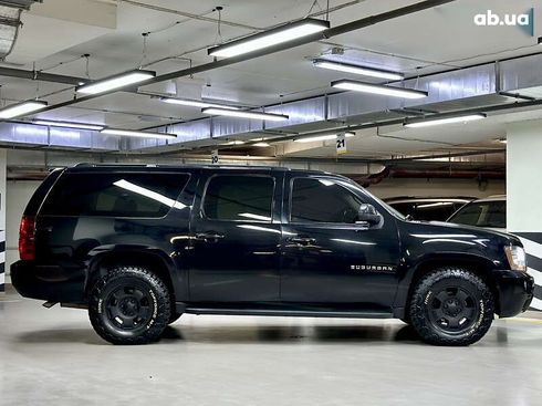 Chevrolet Suburban 2011 - фото 22
