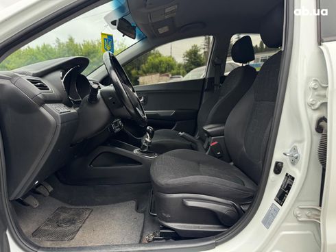 Kia Rio 2013 белый - фото 23