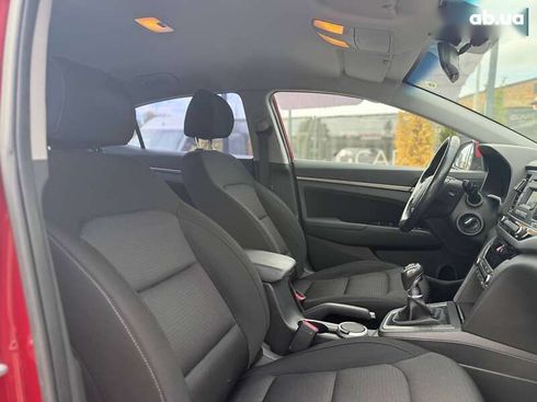 Hyundai Elantra 2017 - фото 23