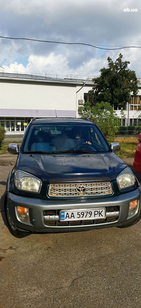 Toyota RAV4 2000 зеленый - фото 2