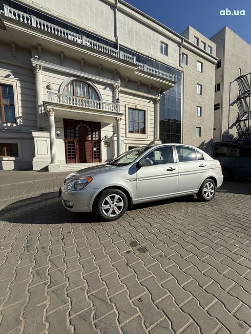 Hyundai Accent 2008 серебристый - фото 5