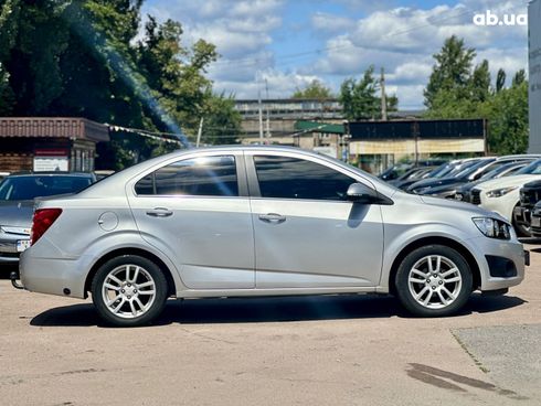 Chevrolet Aveo 2014 серый - фото 6