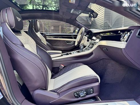 Bentley Continental GT 2022 - фото 30