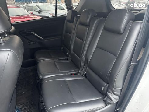 Toyota Avensis Verso 2014 белый - фото 16