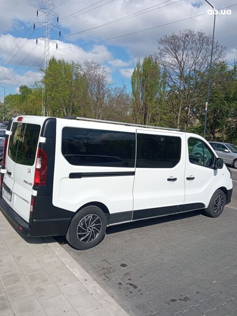 Renault Trafic 2015 белый - фото 12