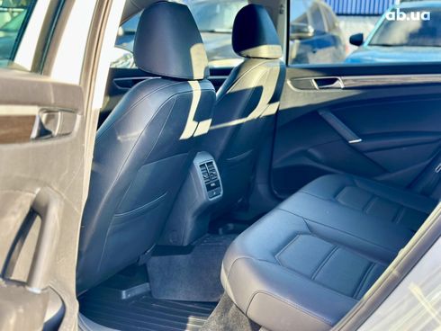 Volkswagen Passat 2018 белый - фото 16