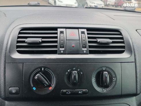 Skoda Fabia 2011 серый - фото 12