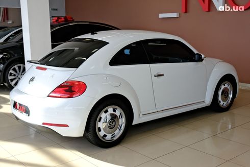 Volkswagen Beetle 2015 белый - фото 2