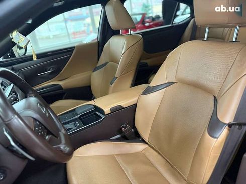 Lexus ES 2018 - фото 21