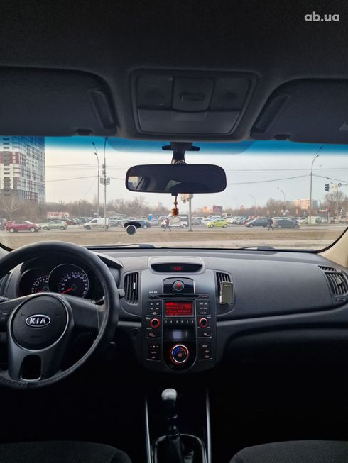 Kia Cerato 2011 белый - фото 6