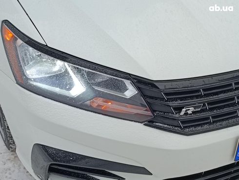 Volkswagen Passat 2017 белый - фото 11