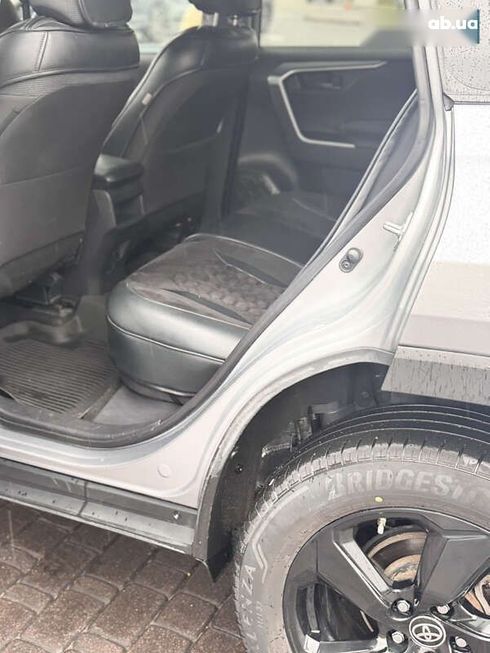 Toyota RAV4 2020 - фото 13