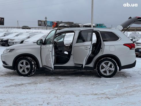 Mitsubishi Outlander 2016 белый - фото 31