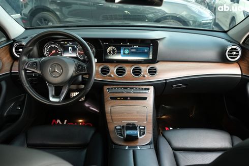 Mercedes-Benz E-Класс 2018 черный - фото 7