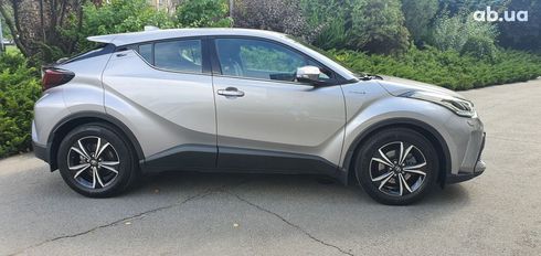 Toyota C-HR 2020 серый - фото 12