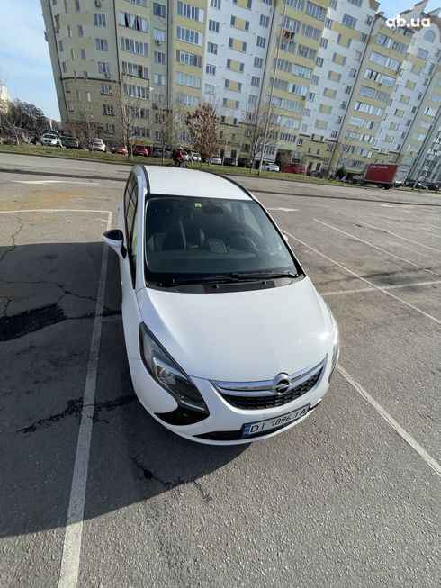 Opel Zafira 2014 белый - фото 9