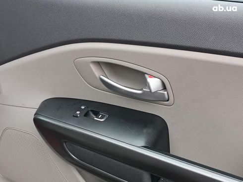 Kia Sedona 2016 красный - фото 42