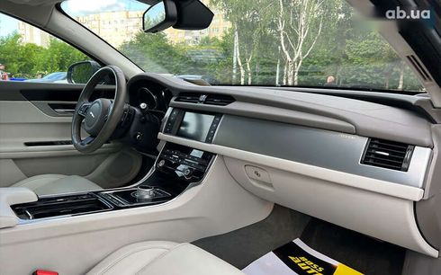 Jaguar XF 2016 - фото 11